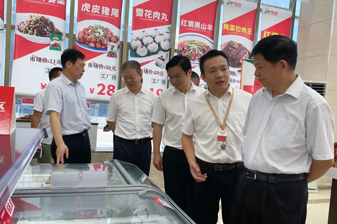 湖南省農(nóng)村農(nóng)業(yè)廳廳長(zhǎng)袁延文等領(lǐng)導(dǎo)蒞臨聰廚食品觀摩指導(dǎo) 湖南省農(nóng)村農(nóng)業(yè)廳廳長(zhǎng)袁延文等領(lǐng)導(dǎo)蒞臨聰廚食品觀摩指導(dǎo)