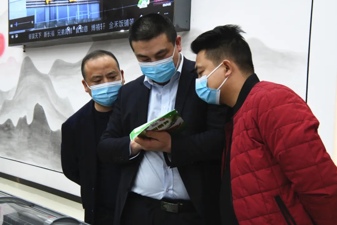 武寧縣廚師協(xié)會鐘斌會長一行蒞臨聰廚考察交流 武寧縣廚師協(xié)會鐘斌會長一行蒞臨聰廚考察交流