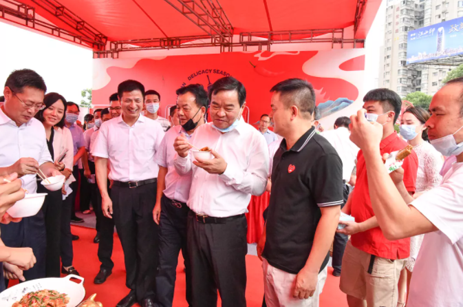 “味道湖南”美食季正式“開(kāi)吃”| 聰廚扣肉獲省長(zhǎng)盛贊 “味道湖南”美食季正式“開(kāi)吃”| 聰廚扣肉獲省長(zhǎng)盛贊